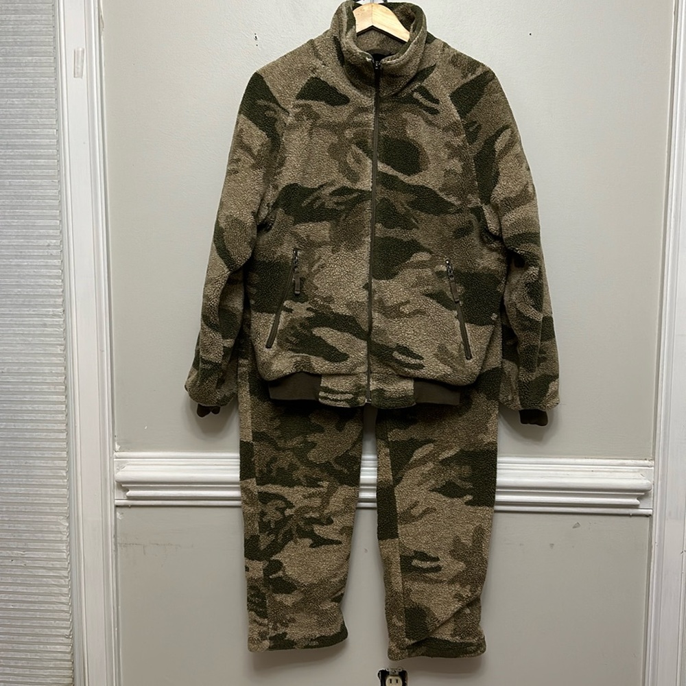 Mens Cabela’s Berber fleece camo coat and pants set Sz M regular.